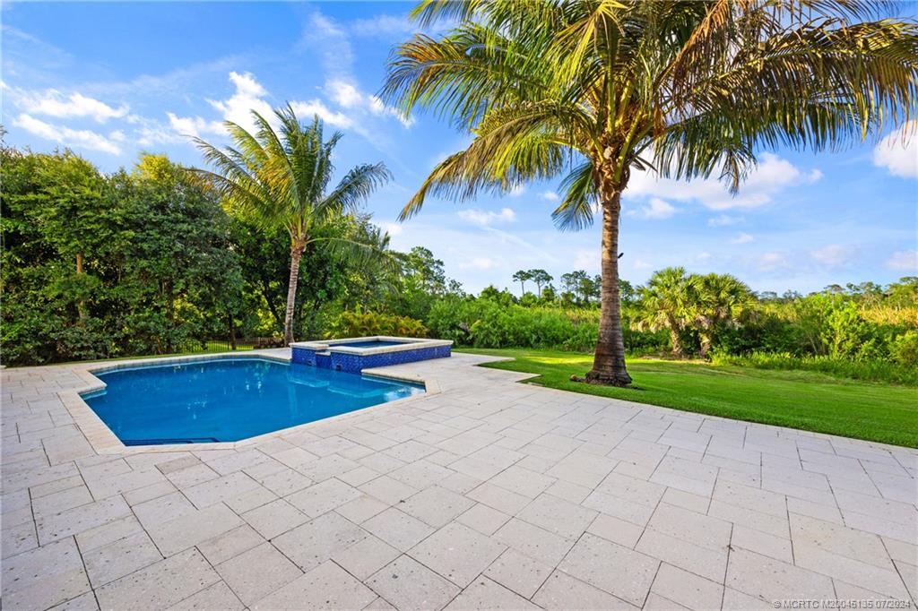 99 SW Wiregrass Ct