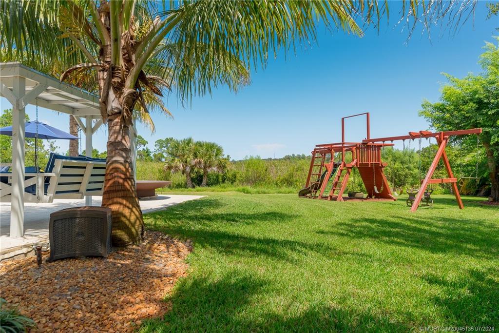 99 SW Wiregrass Ct