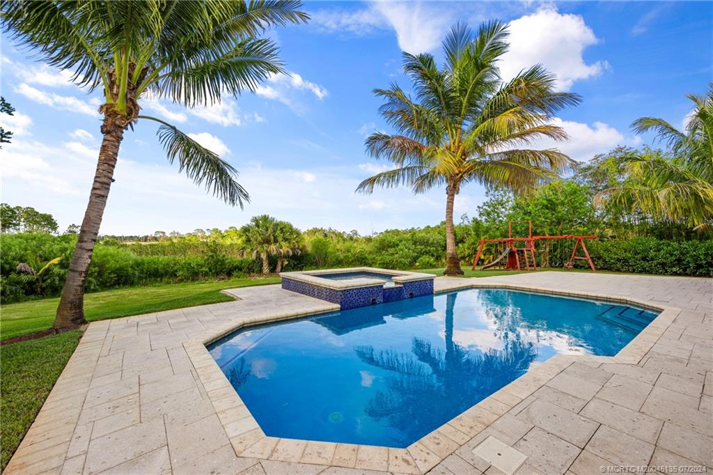 99 SW Wiregrass Ct