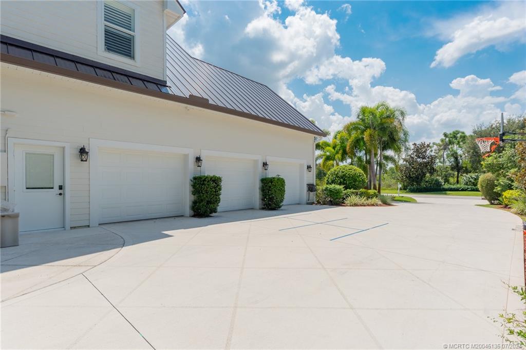 99 SW Wiregrass Ct