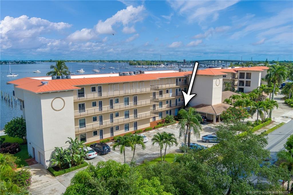 624 SW Saint Lucie Cres 105