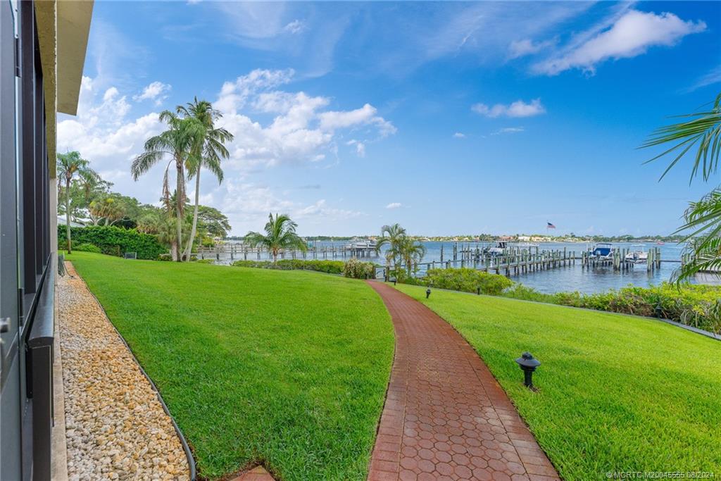 624 SW Saint Lucie Cres 105