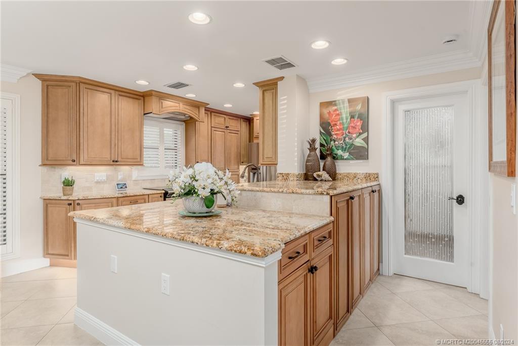 624 SW Saint Lucie Cres 105