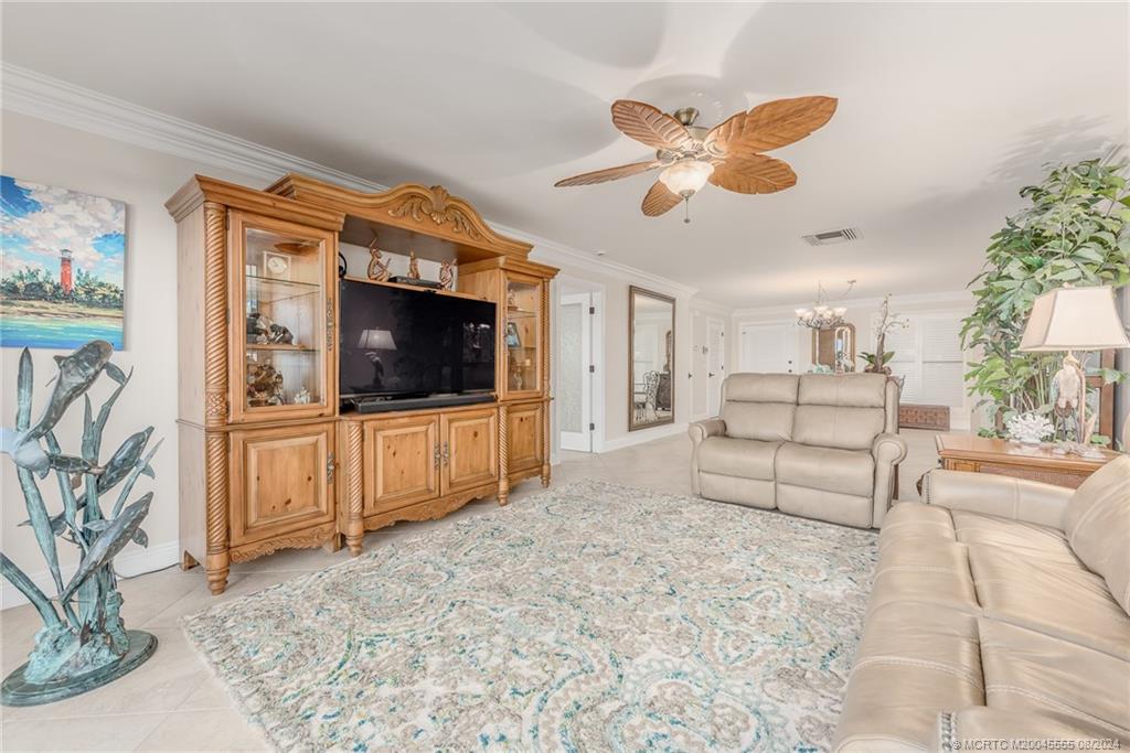 624 SW Saint Lucie Cres 105