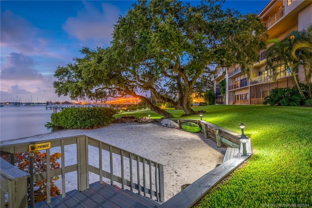 624 SW Saint Lucie Cres 105