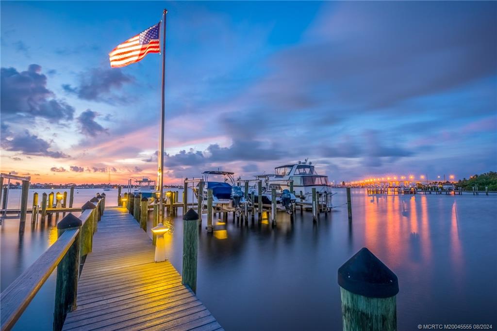 624 SW Saint Lucie Cres 105