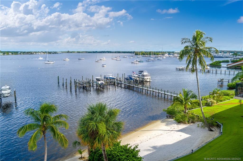 624 SW Saint Lucie Cres 105