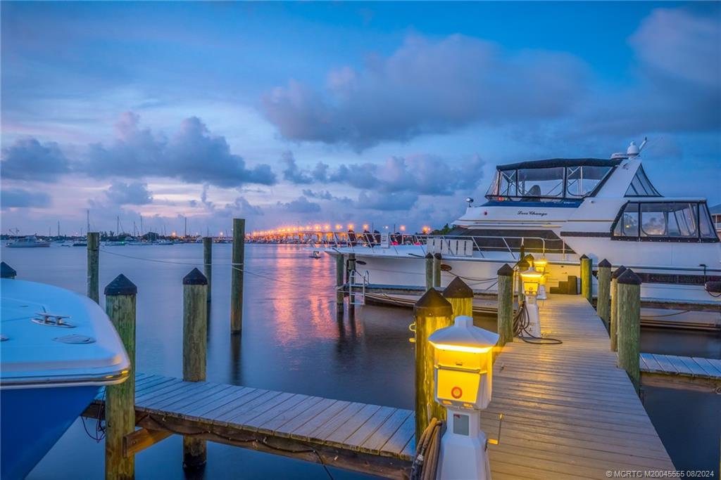 624 SW Saint Lucie Cres 105