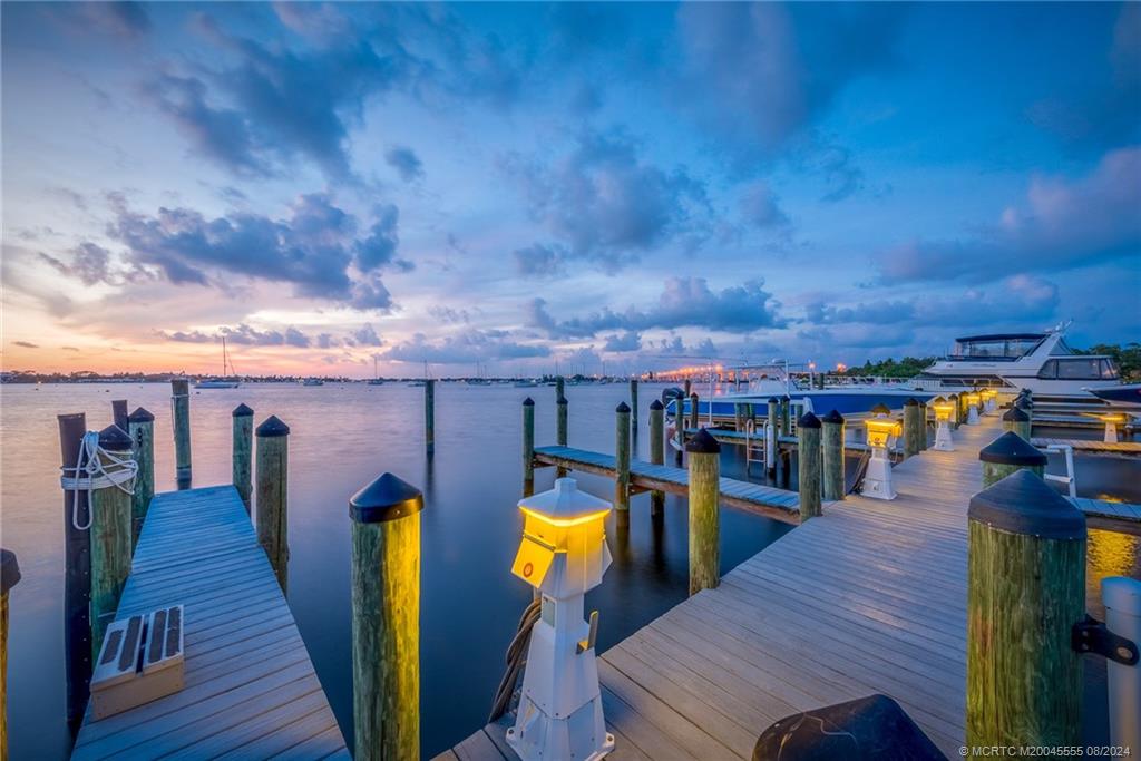 624 SW Saint Lucie Cres 105