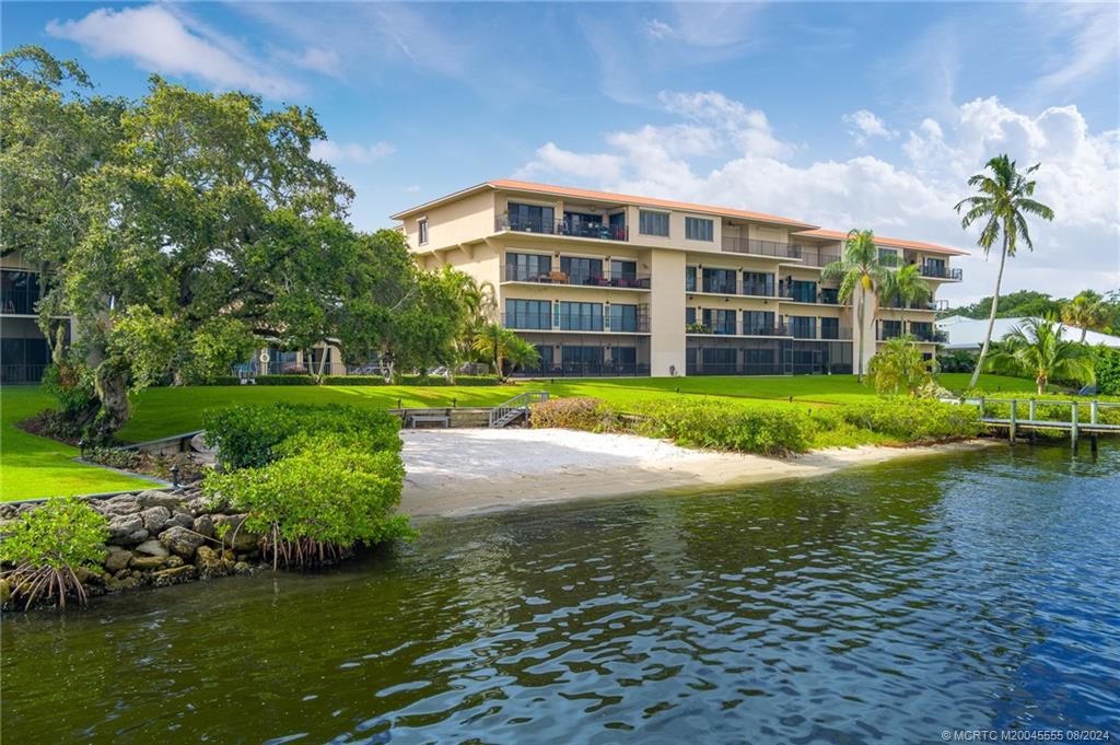 624 SW Saint Lucie Cres 105