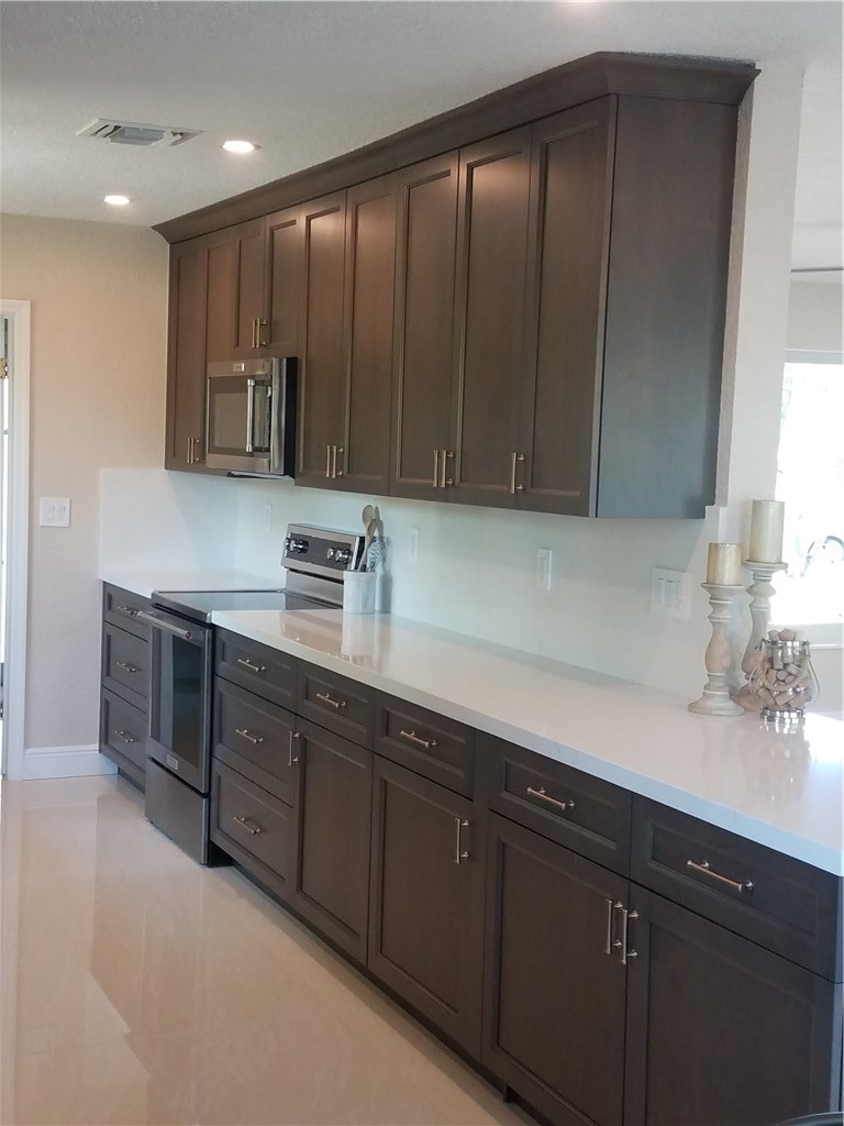 624 SW Saint Lucie Cres 105