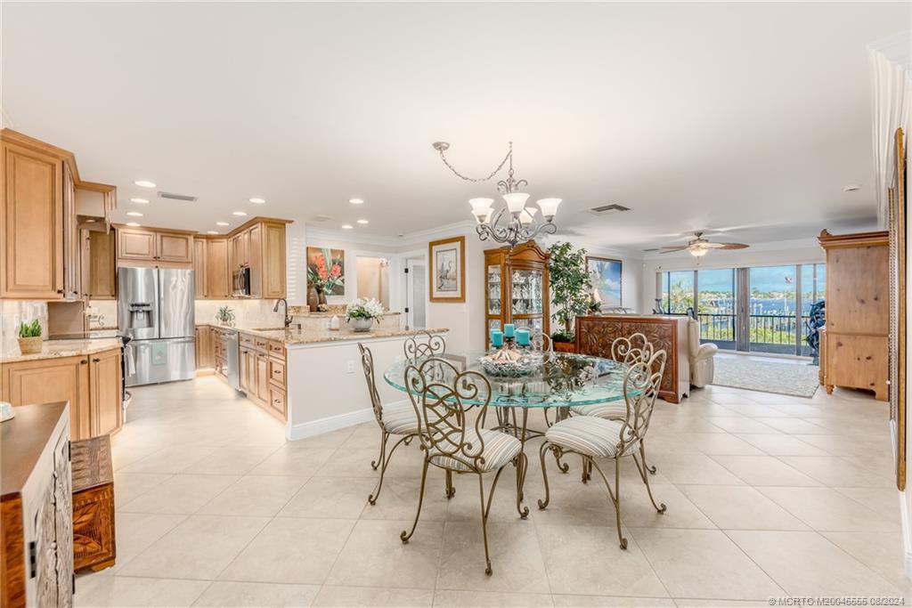 624 SW Saint Lucie Cres 105