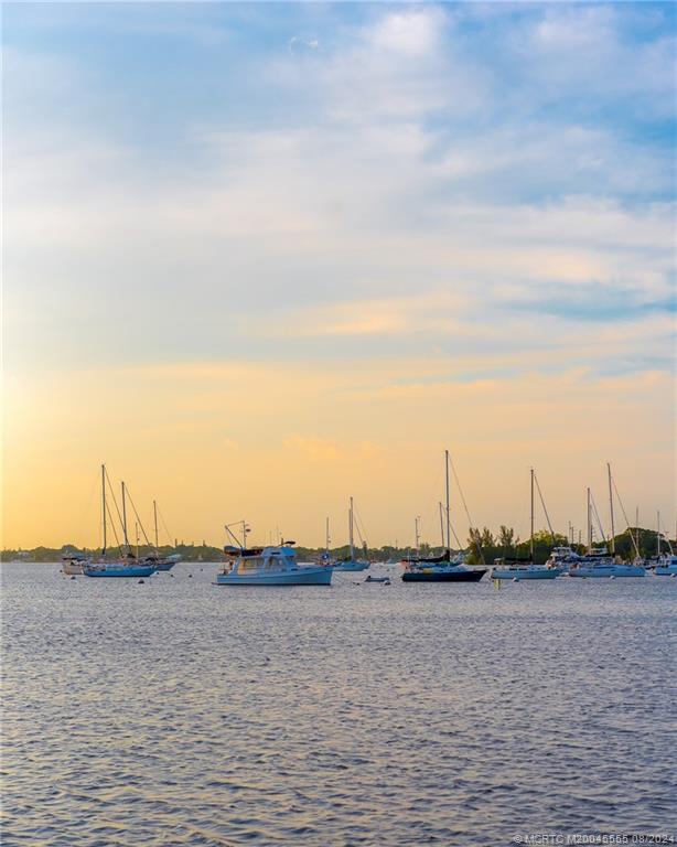 624 SW Saint Lucie Cres 105