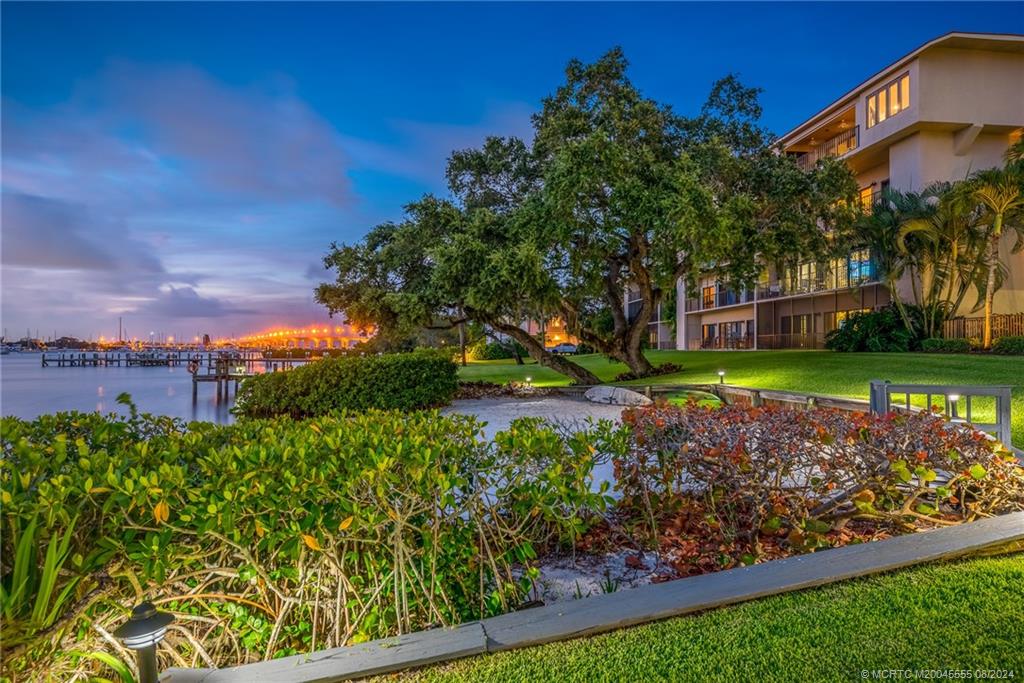 624 SW Saint Lucie Cres 105