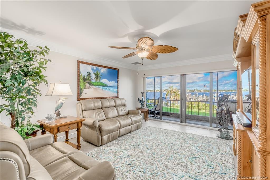 624 SW Saint Lucie Cres 105