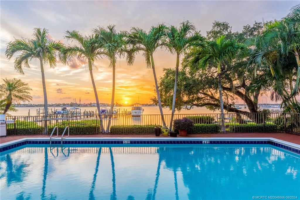 624 SW Saint Lucie Cres 105