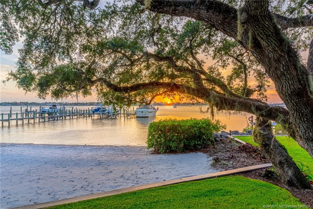 624 SW Saint Lucie Cres 105