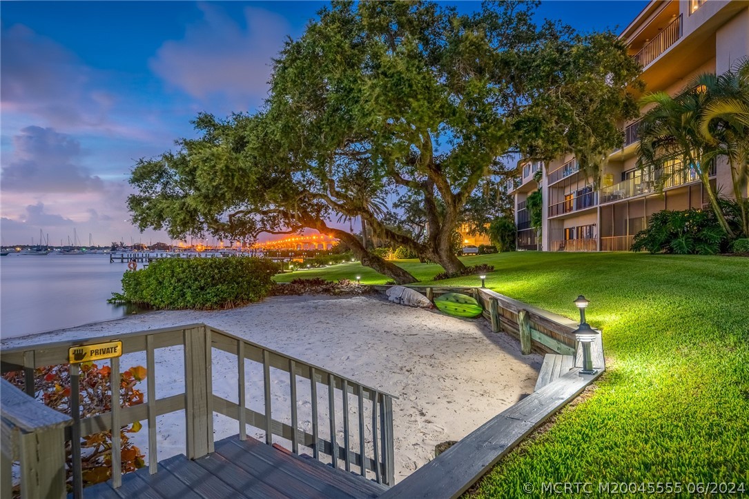 624 SW Saint Lucie Cres 105