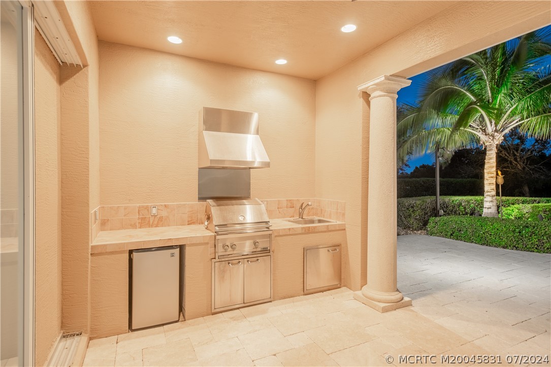 7403 SE Laque Circle