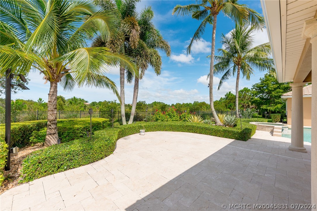 7403 SE Laque Circle