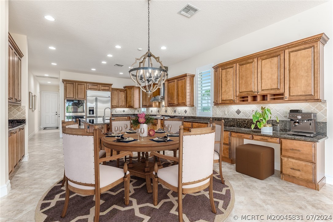 7403 SE Laque Circle