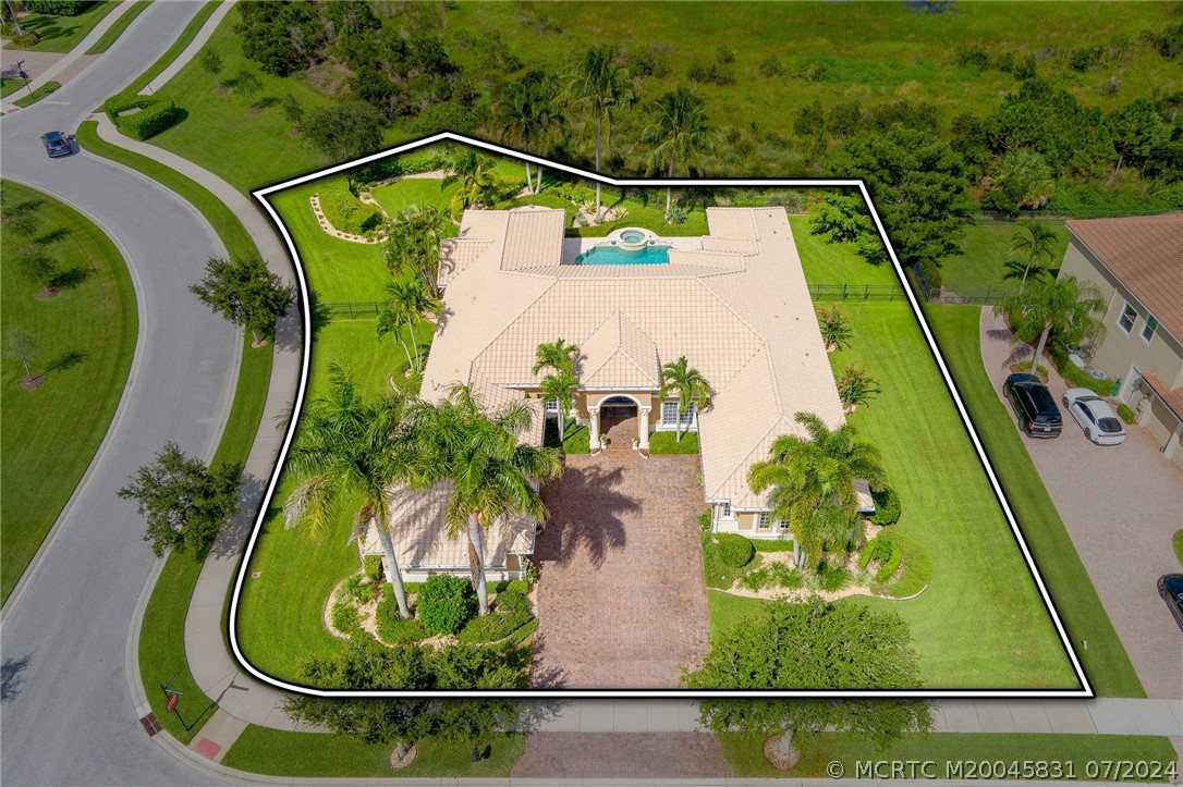 7403 SE Laque Circle