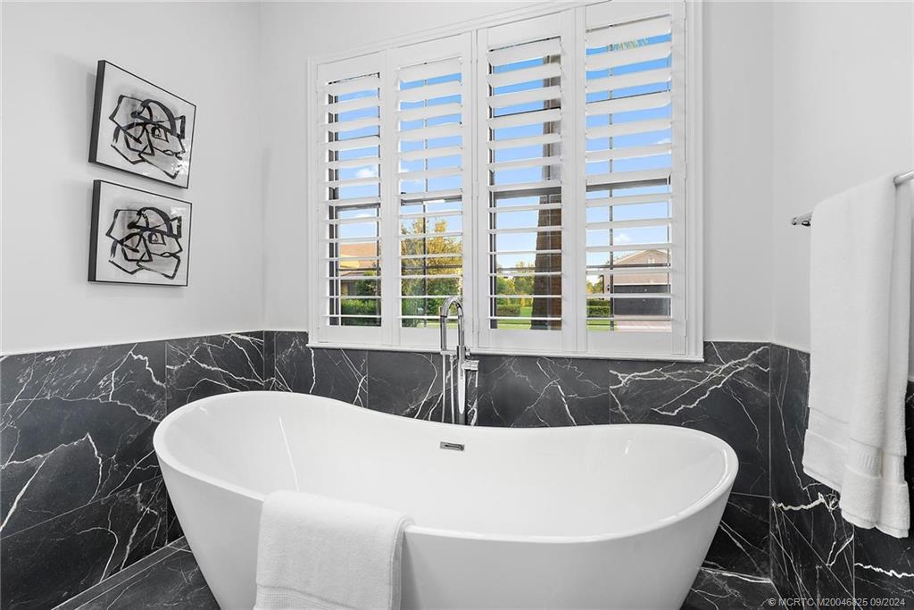 556 SW Sea Green Street