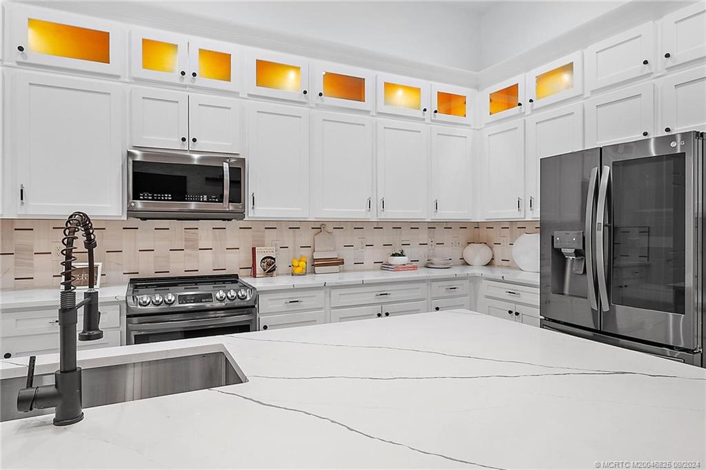 556 SW Sea Green Street