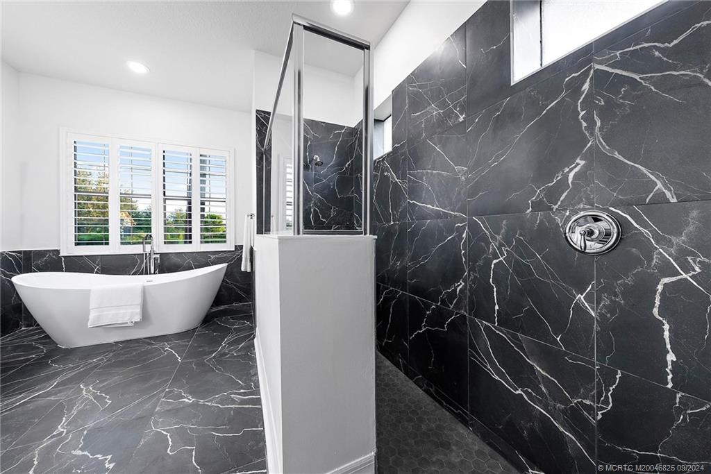 556 SW Sea Green Street