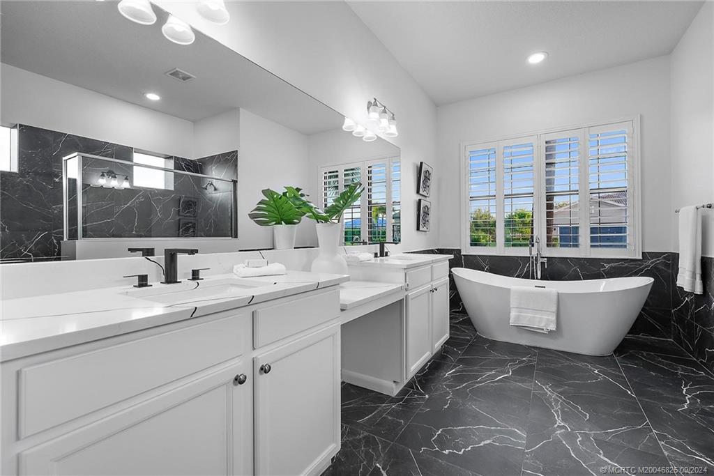 556 SW Sea Green Street