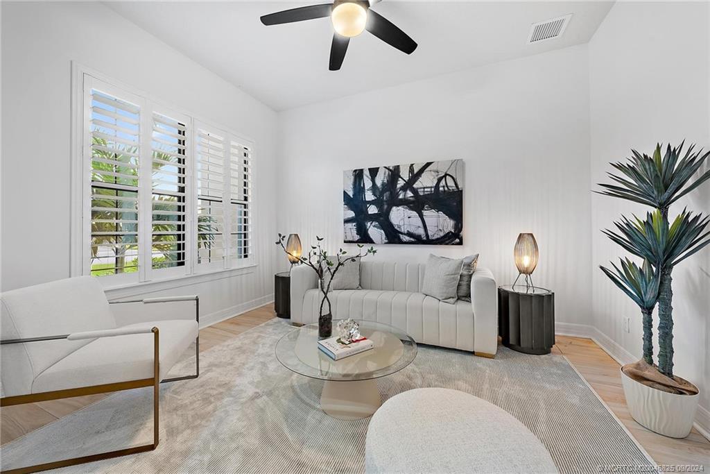 556 SW Sea Green Street