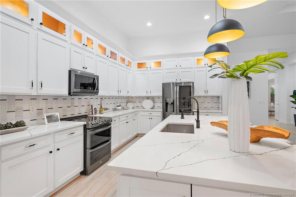 556 SW Sea Green Street