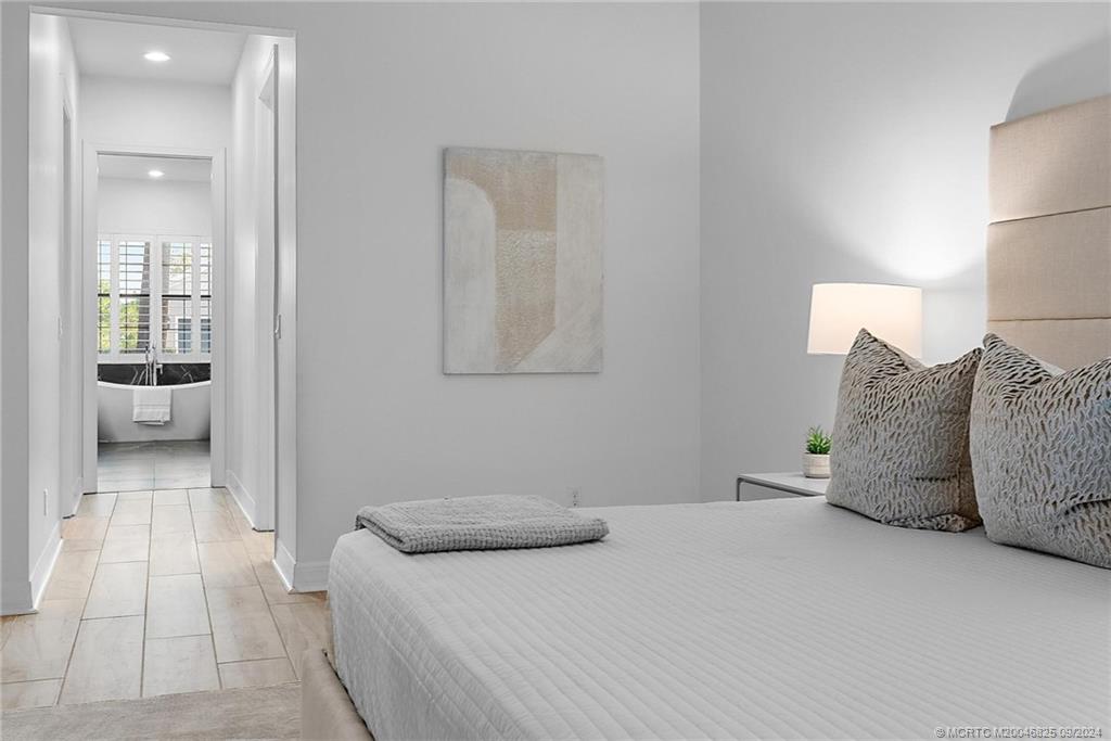 556 SW Sea Green Street