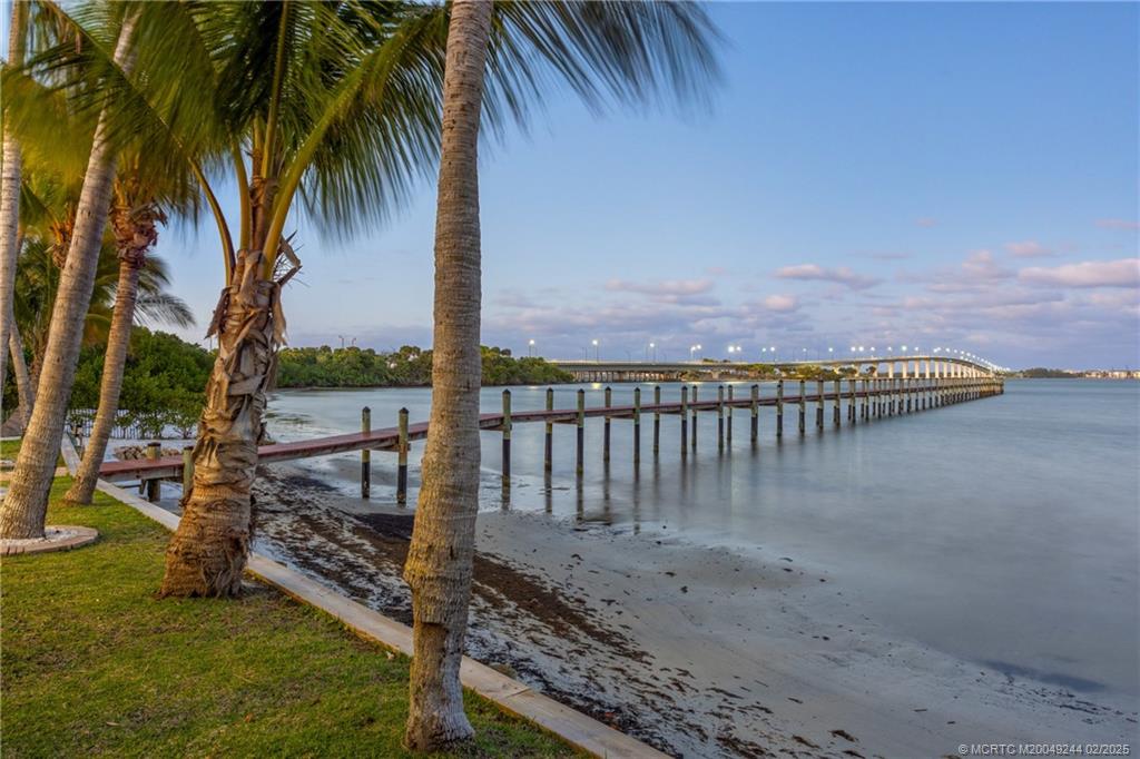 10 S Sewalls Point Road