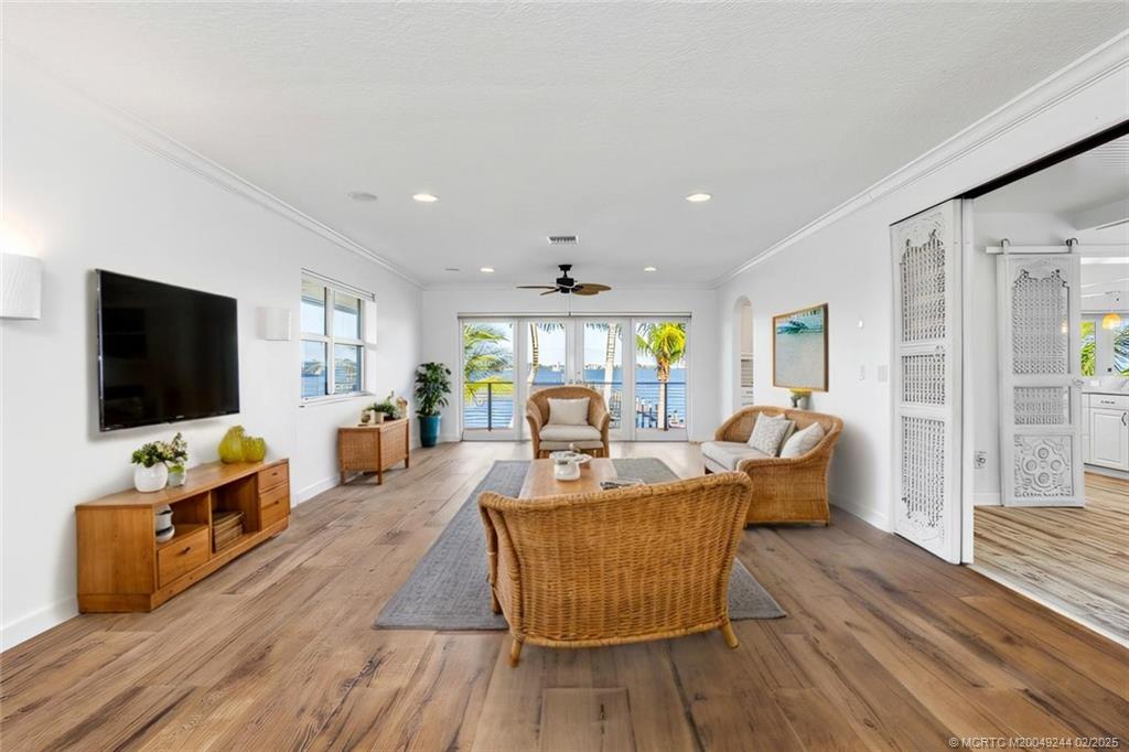 10 S Sewalls Point Road