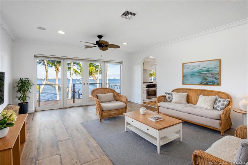 10 S Sewalls Point Road