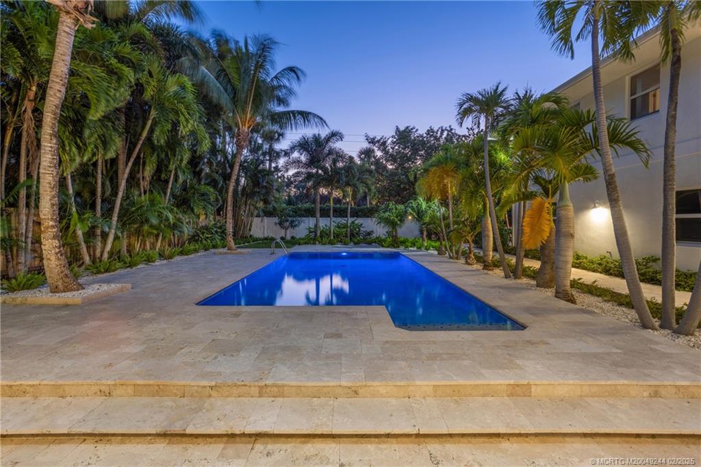 10 S Sewalls Point Road