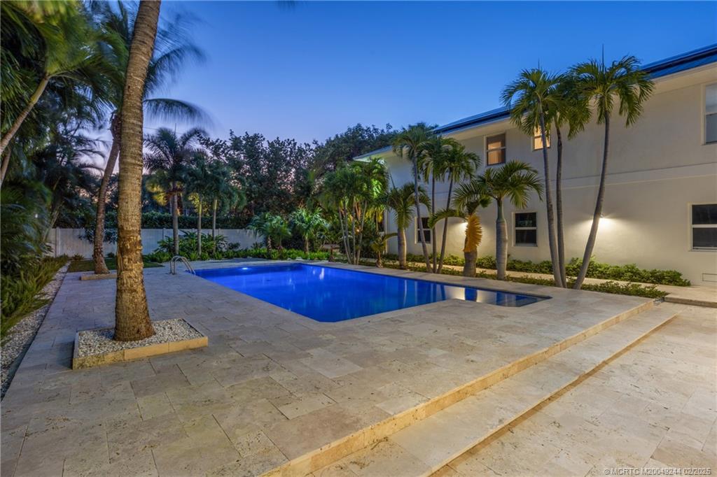 10 S Sewalls Point Road