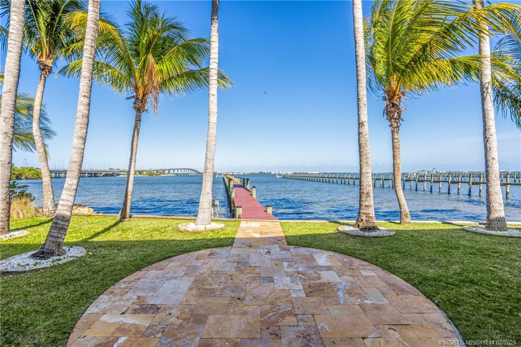 10 S Sewalls Point Road