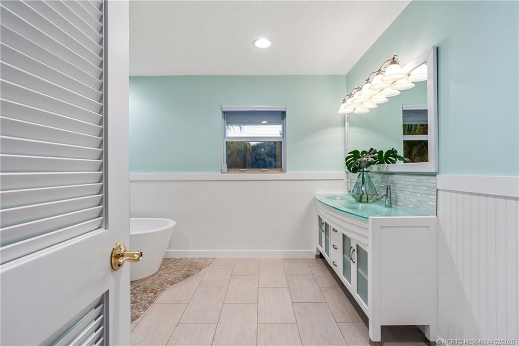 10 S Sewalls Point Road