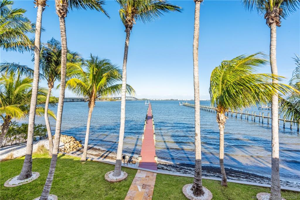 10 S Sewalls Point Road