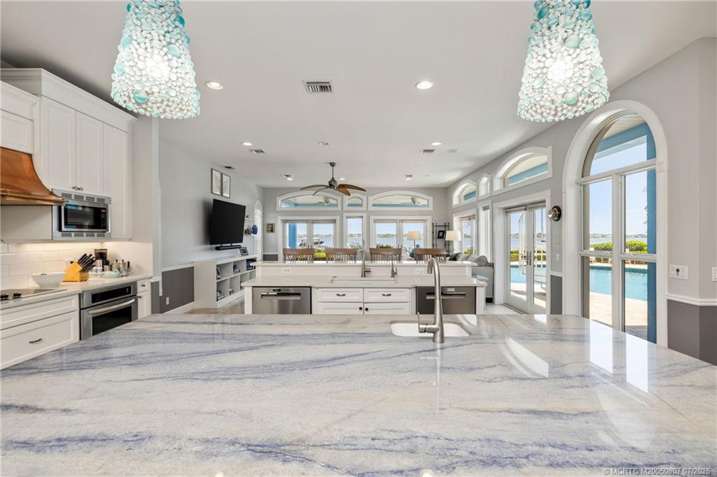 2051 SE Riverside Drive