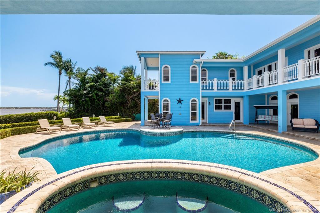 2051 SE Riverside Drive