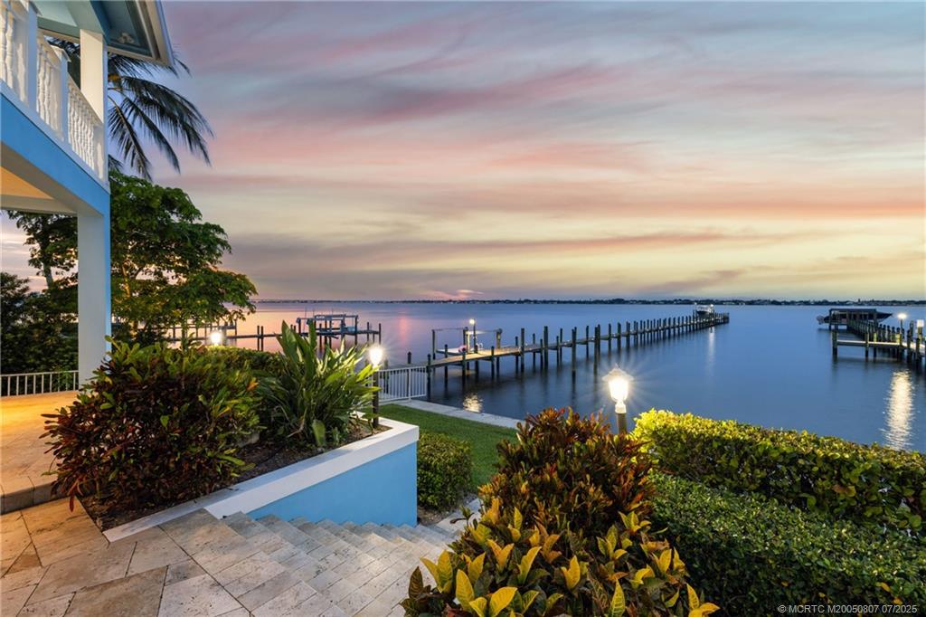 2051 SE Riverside Drive