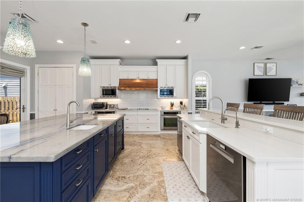 2051 SE Riverside Drive