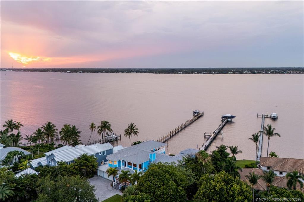 2051 SE Riverside Drive