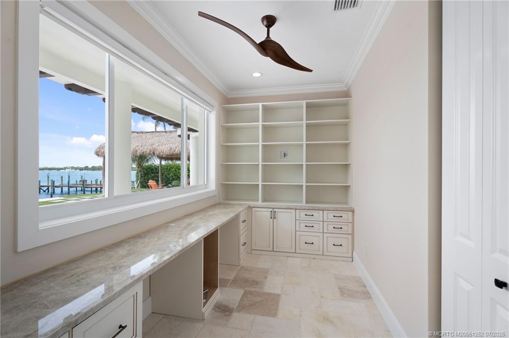 681 SW Bay Pointe Circle