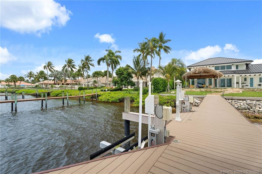 681 SW Bay Pointe Circle