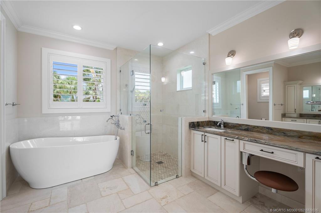 681 SW Bay Pointe Circle