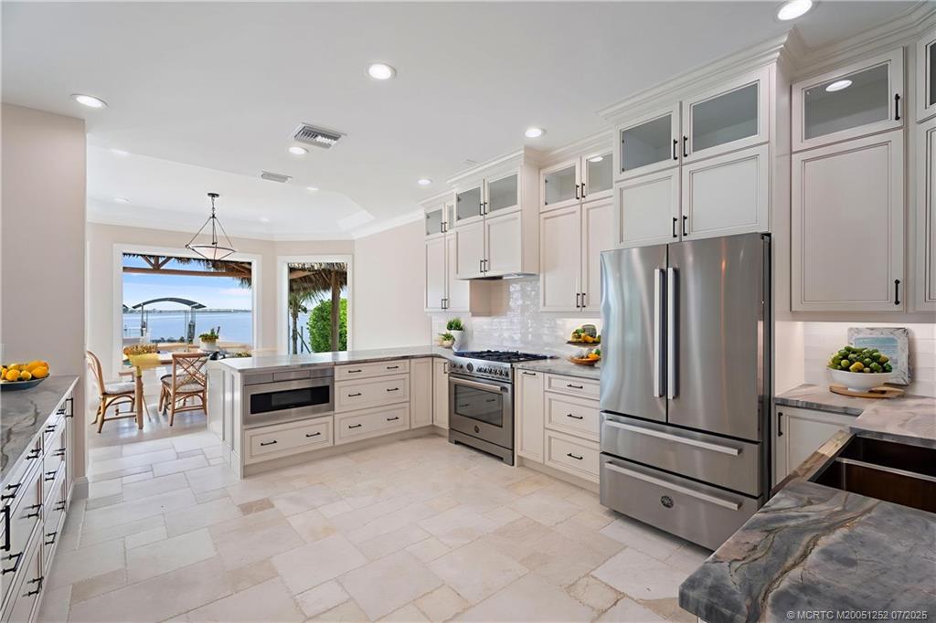 681 SW Bay Pointe Circle